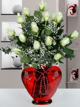 Kalpli Vazoda 15 Beyaz Güller