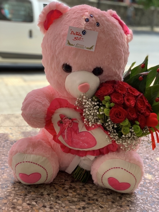 Pembe Peluş Ayıcık Ve Güller